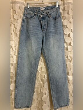 Princess Polly Relaxed Light Blue Jeans Size 4